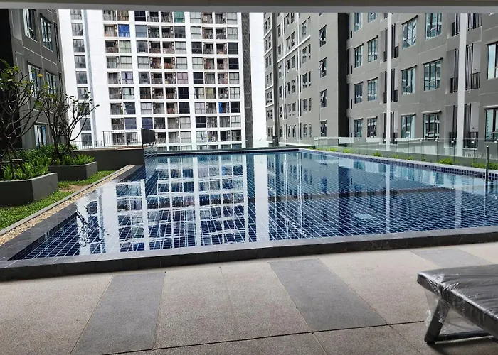 Apartment A2533 Monthly Skytrain Minutes Away Full Kitchen And Bath! Bangkok
